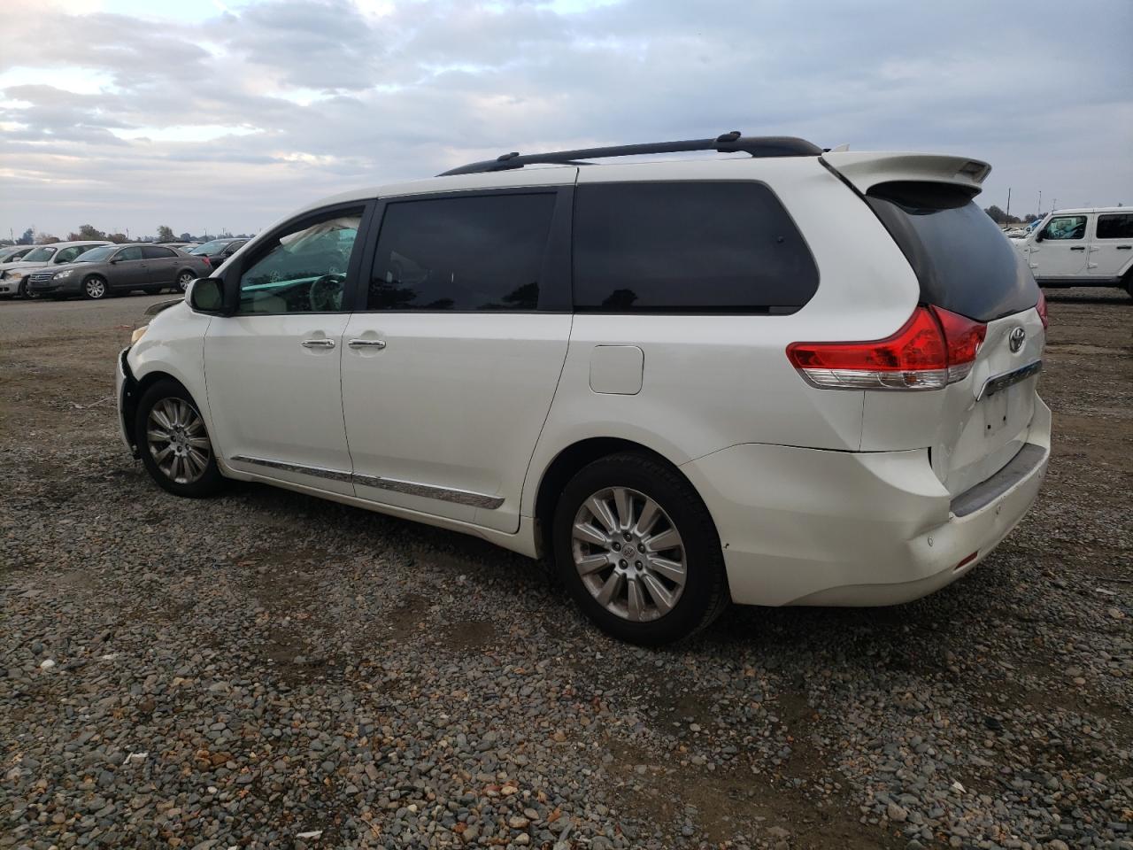 2012 Toyota Sienna - Image 2