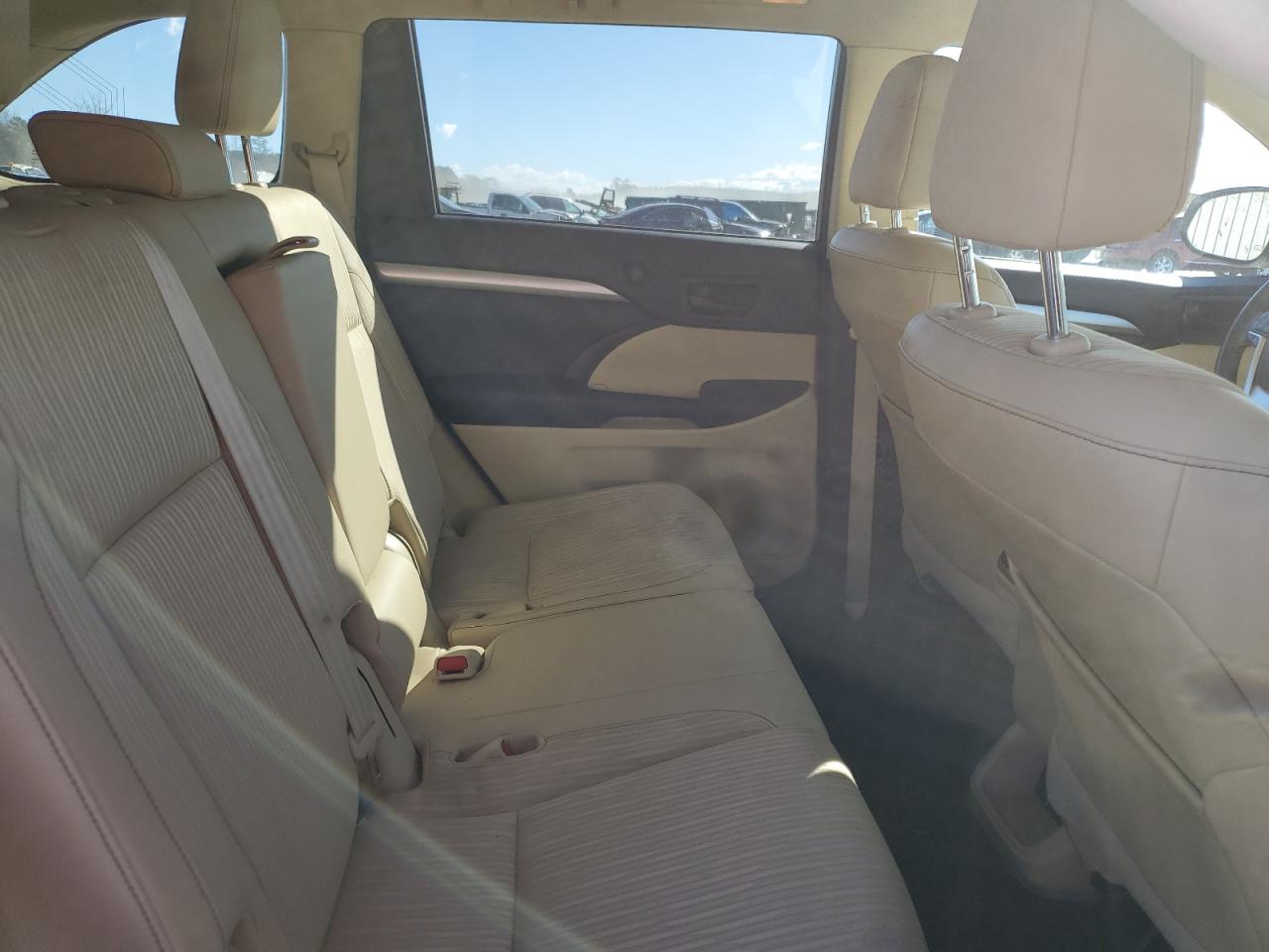 2015 Toyota Highlander - Image 11