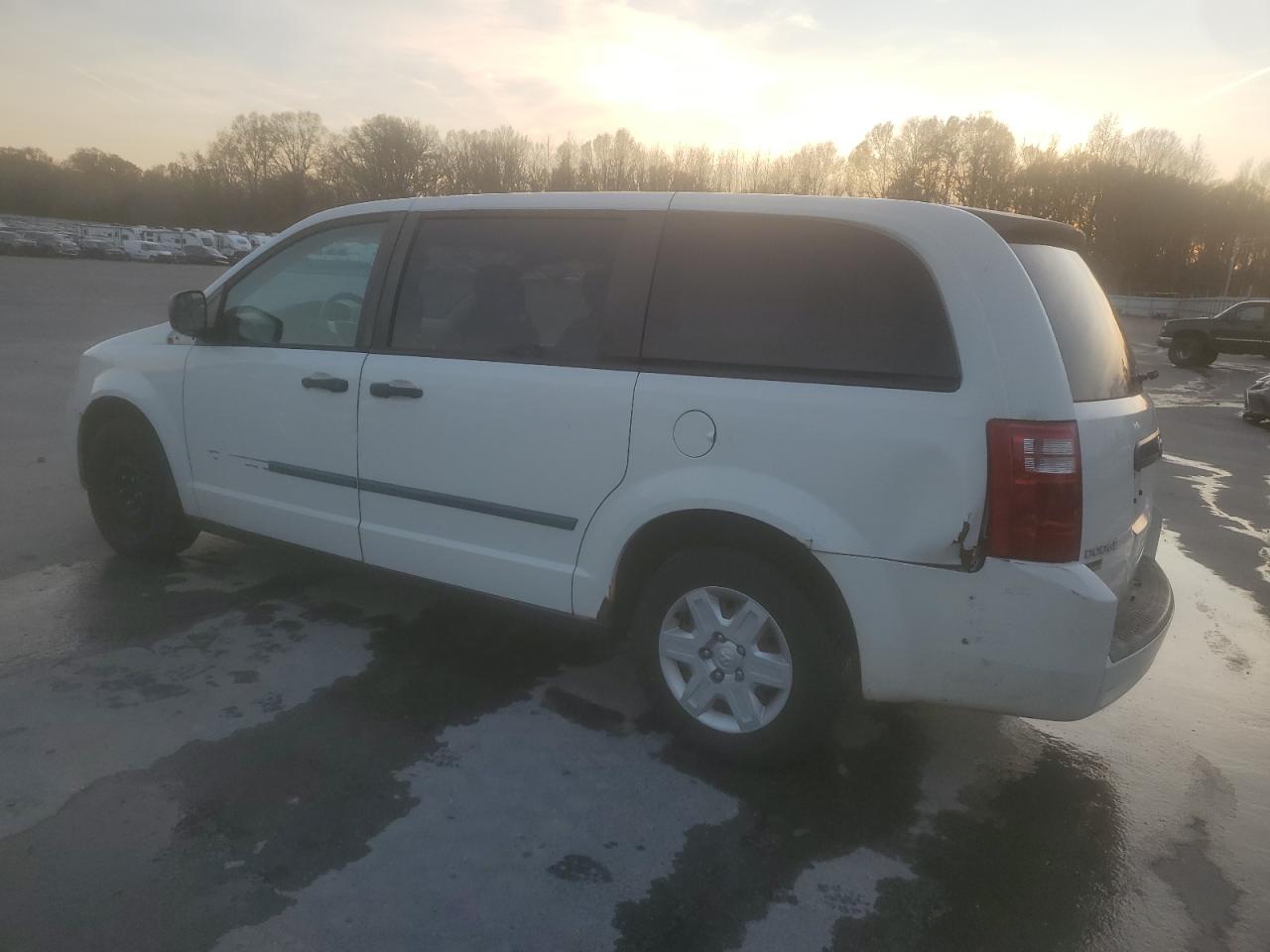 2009 Dodge Caravan - Image 2