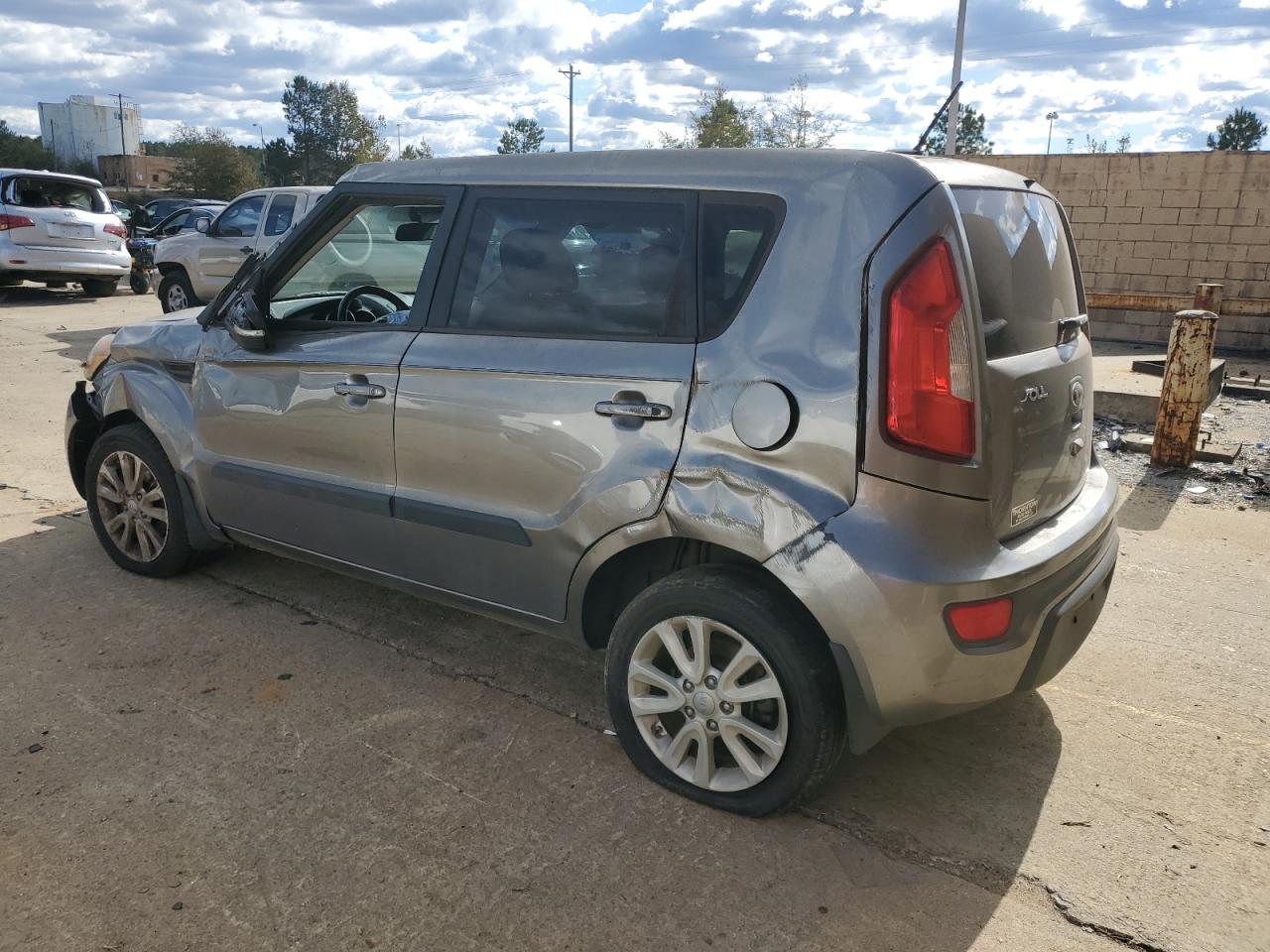 VIN KNDJT2A69D7585636 2013 KIA SOUL no.2