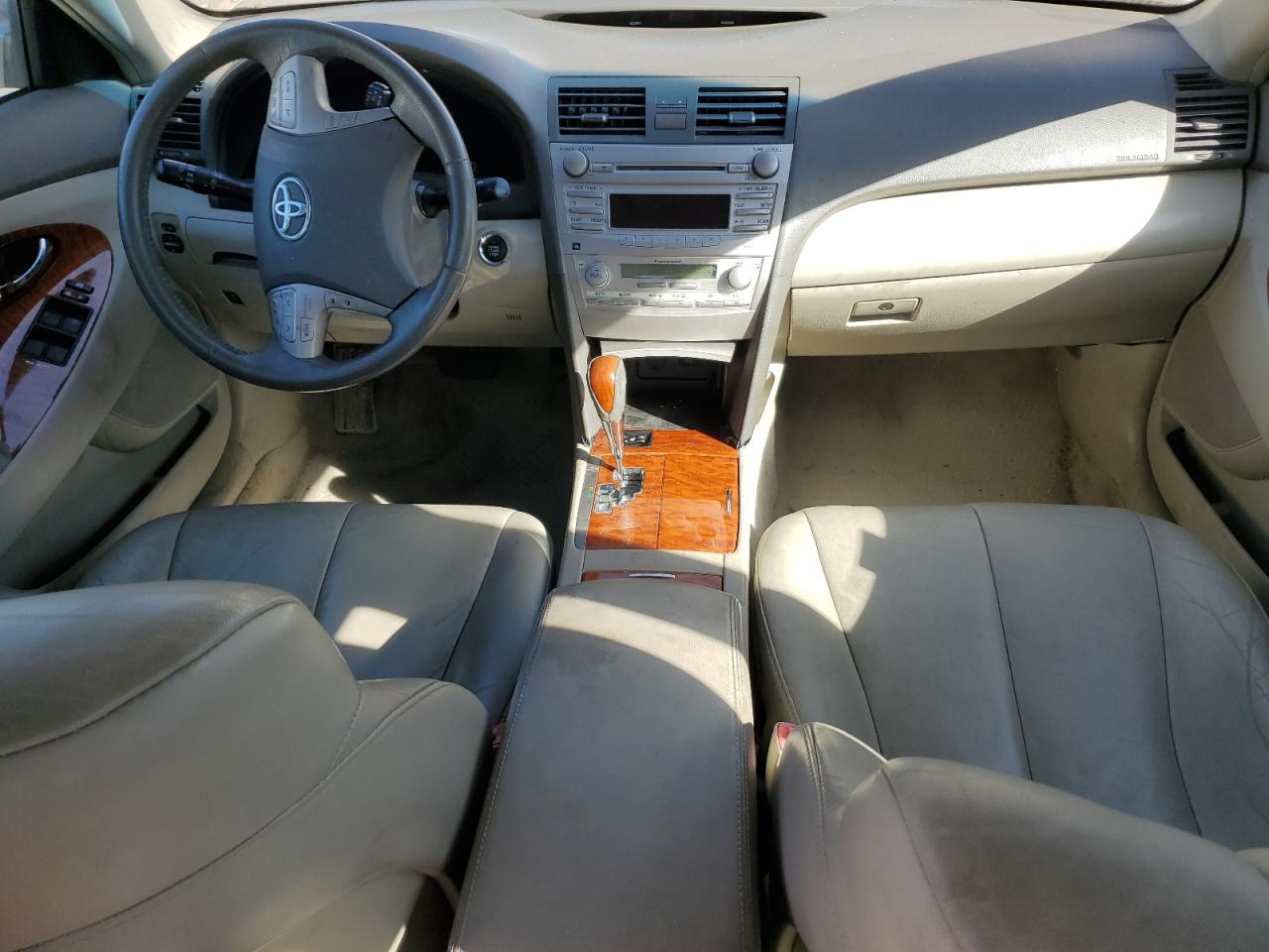 2010 Toyota Camry - Image 8