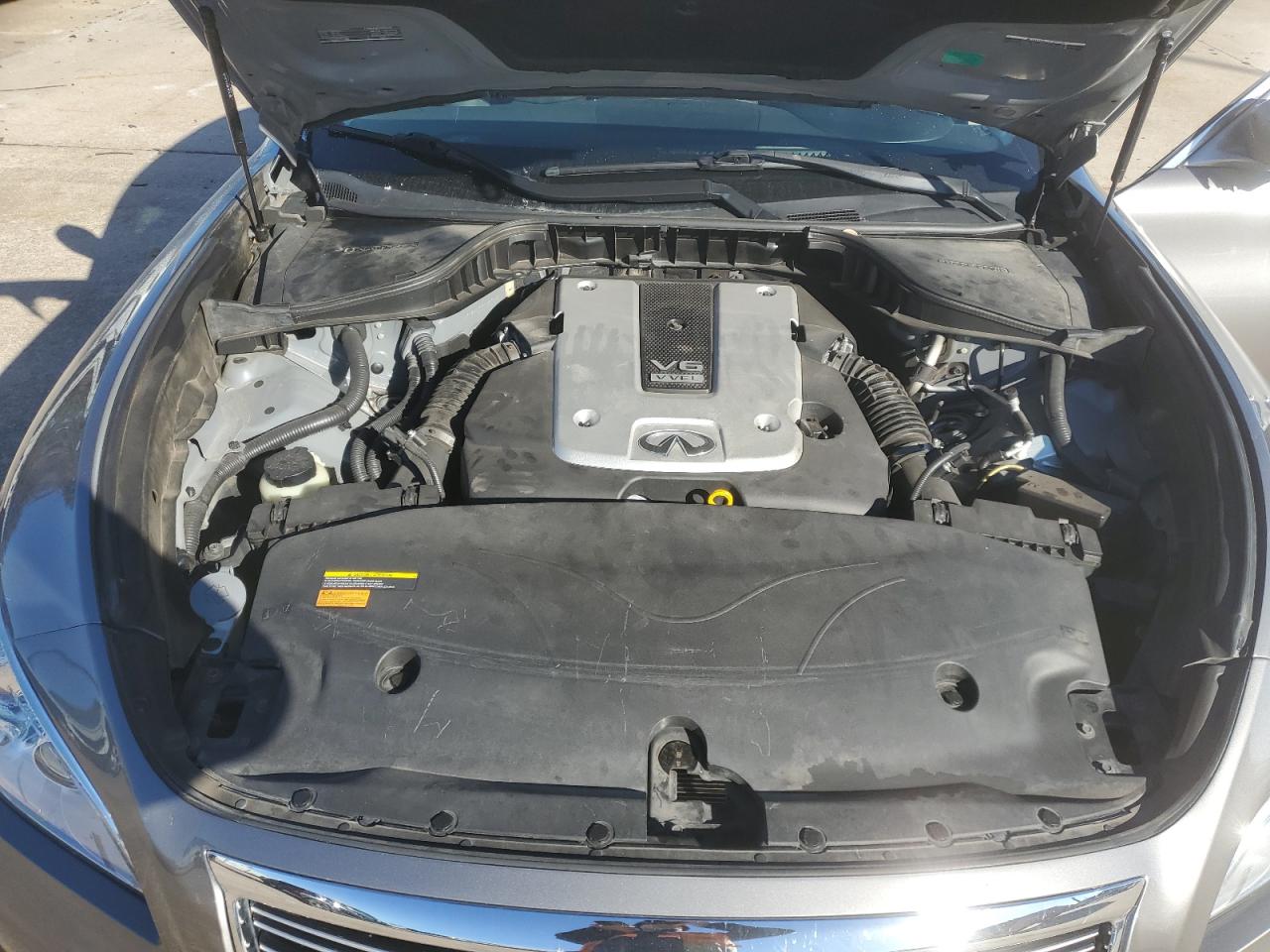 2012 Infiniti M - Image 11