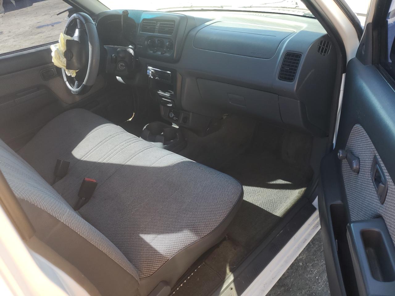 2001 Nissan Navara (Frontier) - Image 8