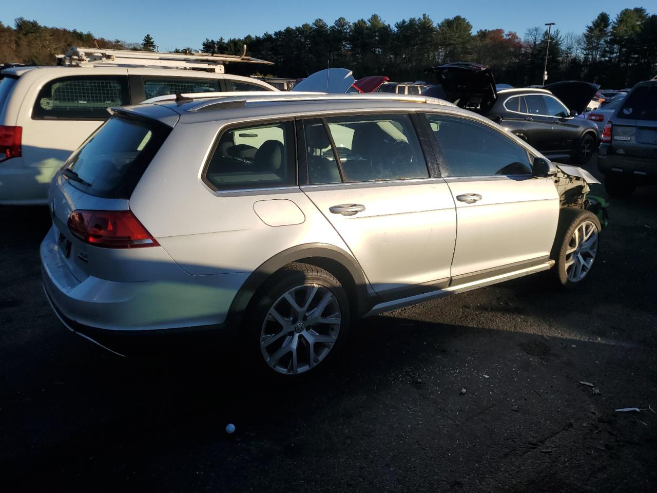 2017 Volkswagen Golf - Image 3