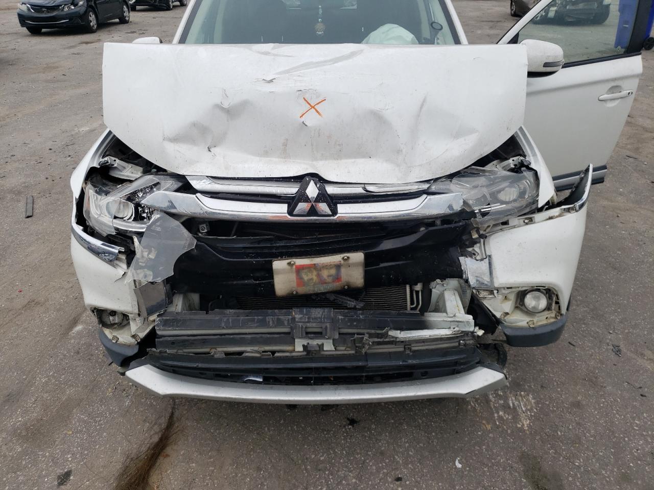 2016 Mitsubishi Outlander - Image 12
