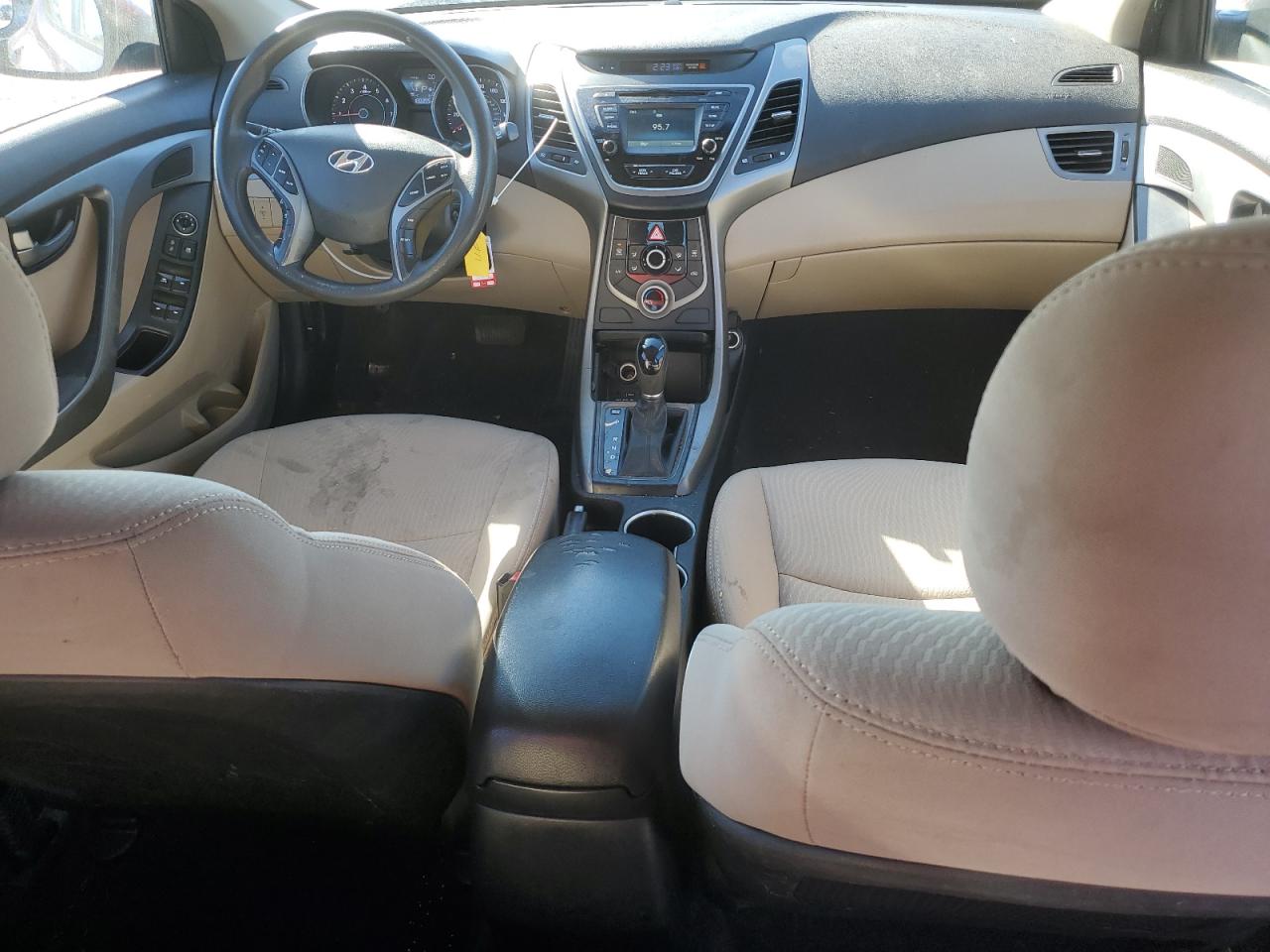 2016 Hyundai Elantra - Image 8