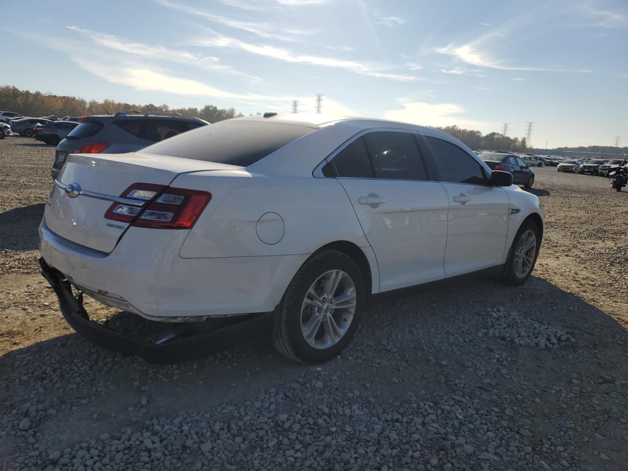2018 Ford Taurus - Image 3