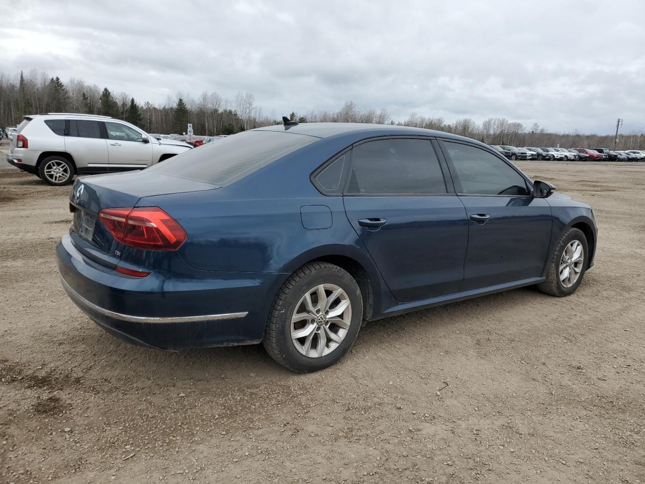 2018 Volkswagen Passat - Image 3