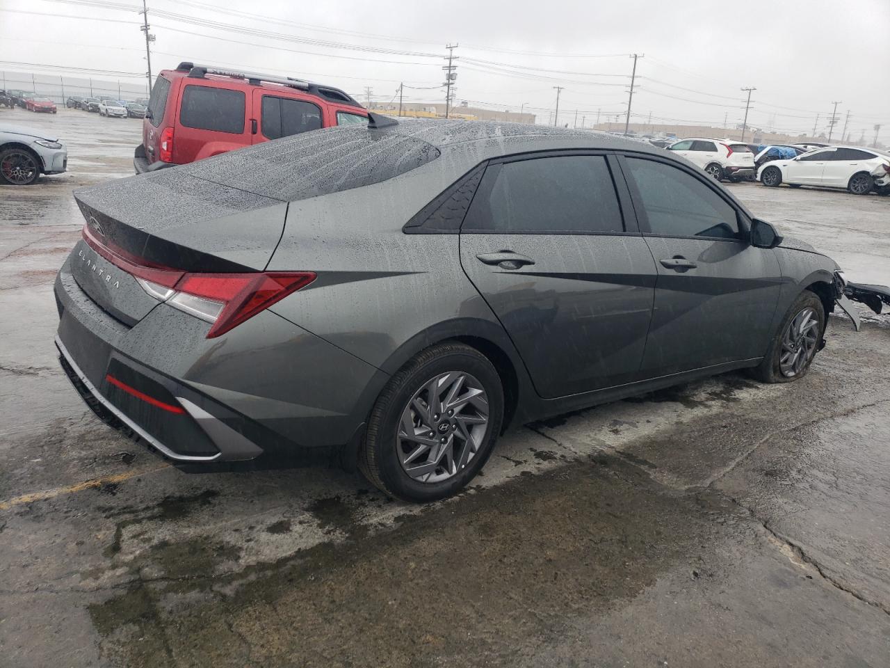 2024 Hyundai Elantra - Image 3