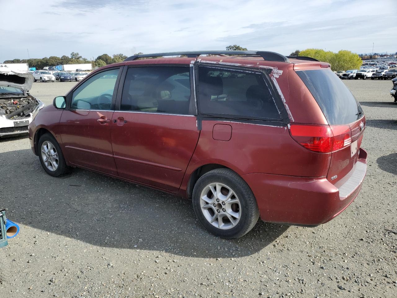 2004 Toyota Sienna - Image 2