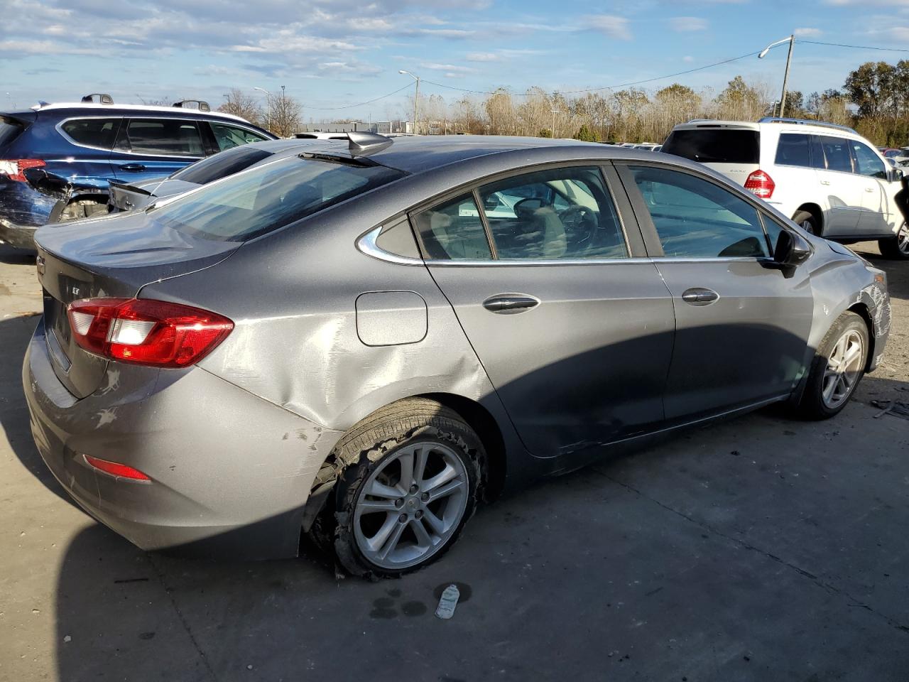 2018 Chevrolet Cruze - Image 3