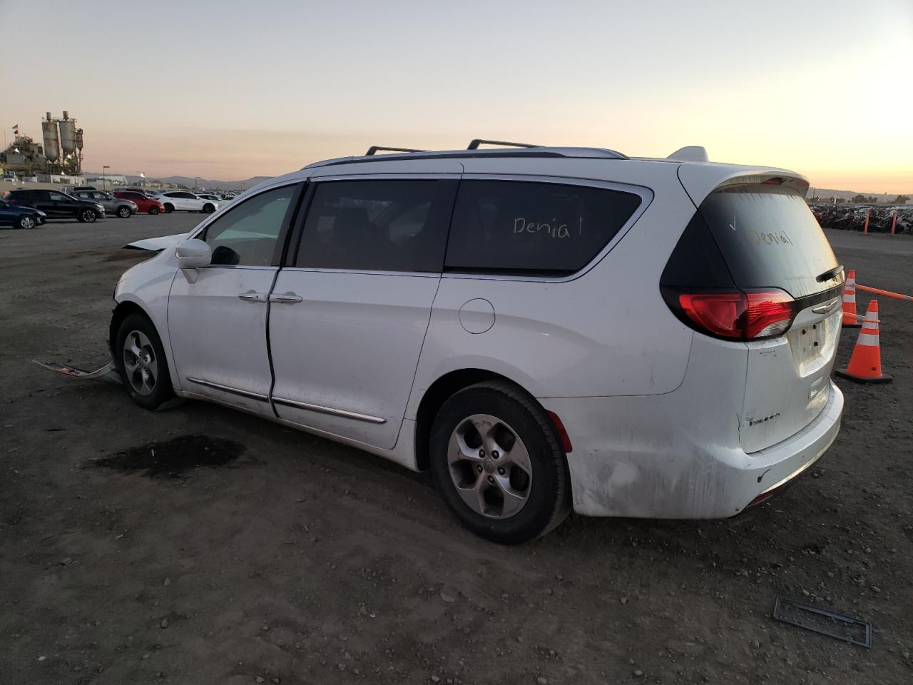 2C4RC1EG4HR846594 2017 CHRYSLER PACIFICA - Image 2