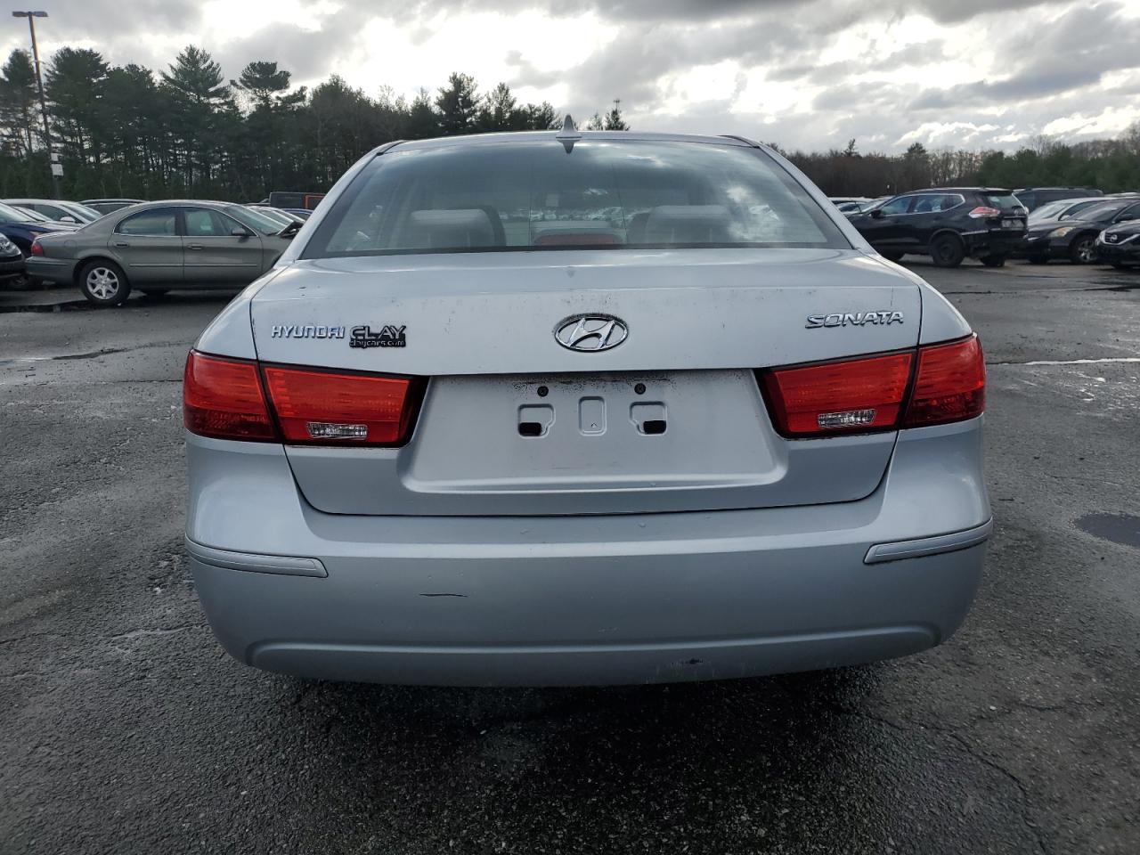 2010 Hyundai Sonata - Image 6