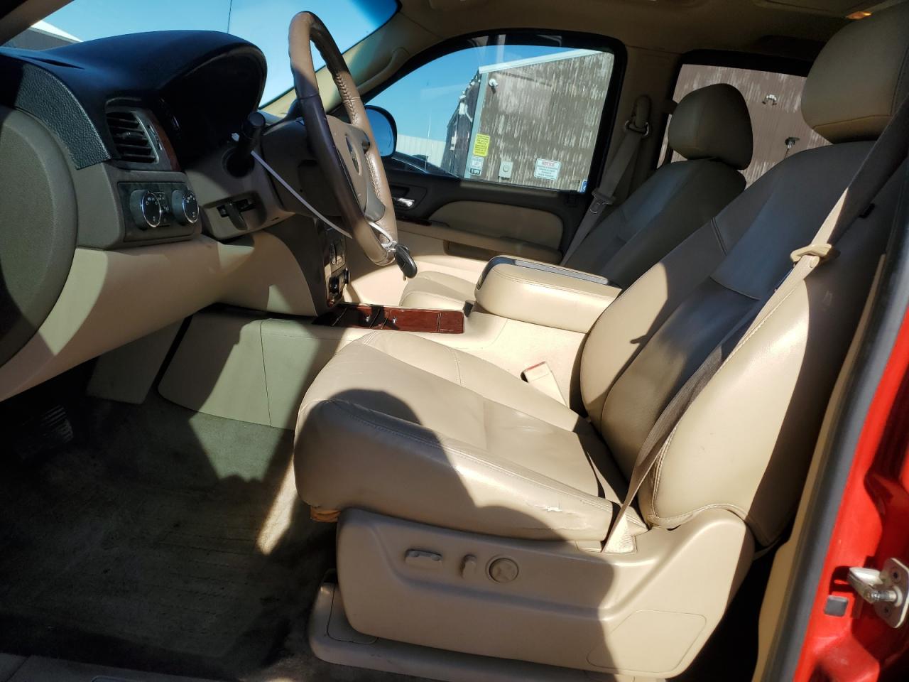 2010 Chevrolet Avalanche - Image 7