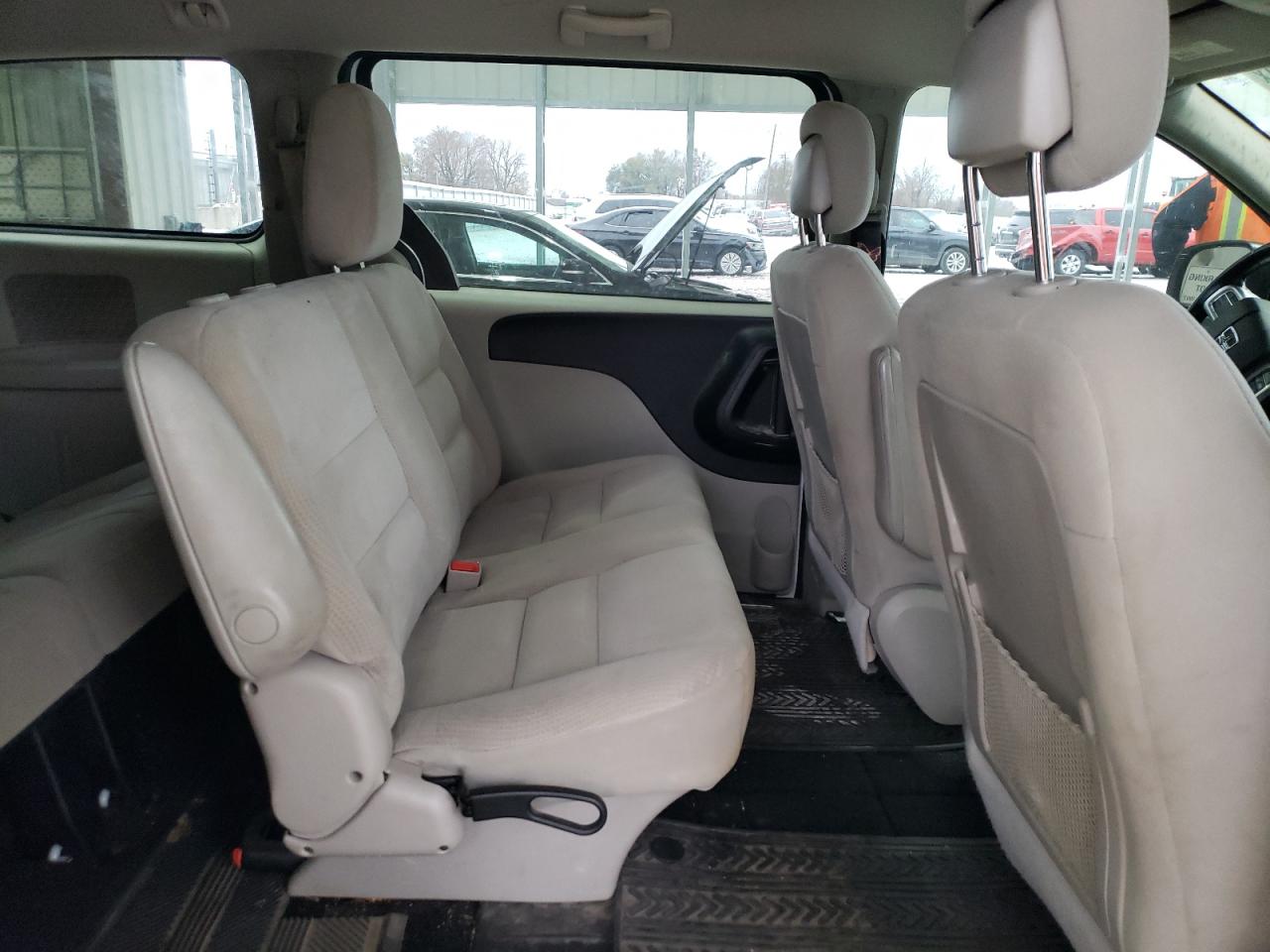 2016 Dodge Caravan - Image 11