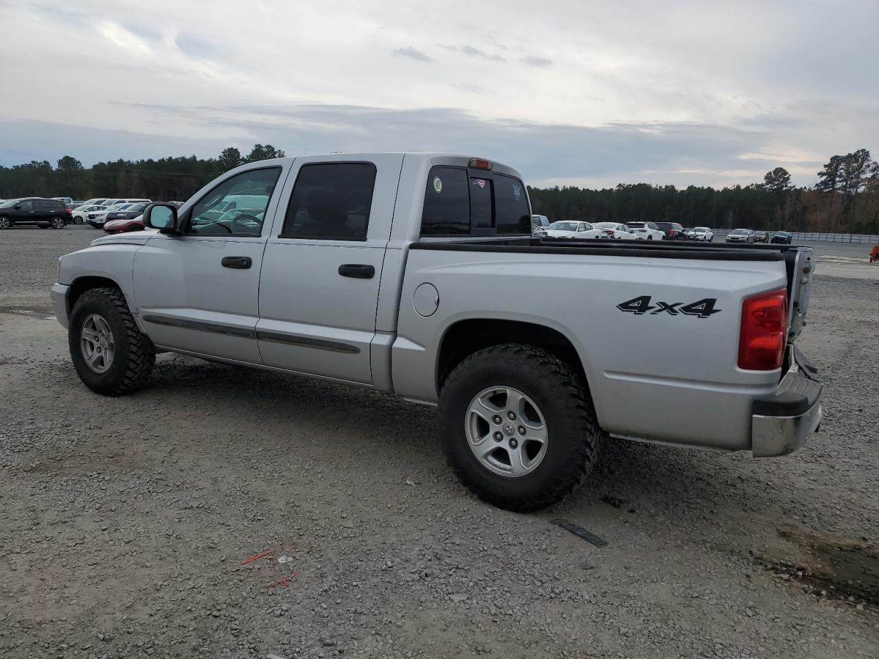 2005 Dodge Dakota - Image 2