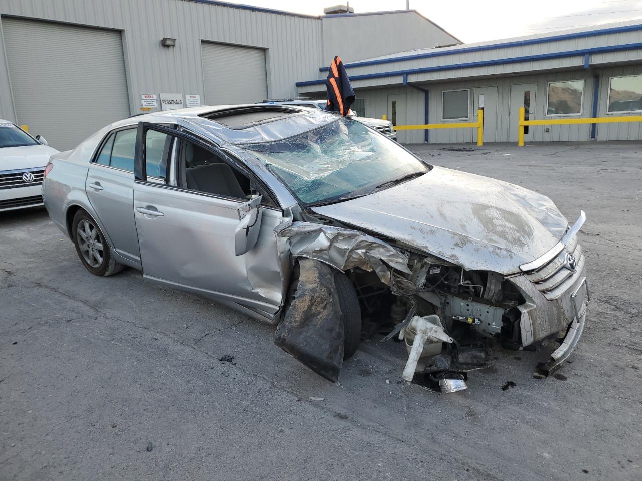 2005 Toyota Avalon - Image 4