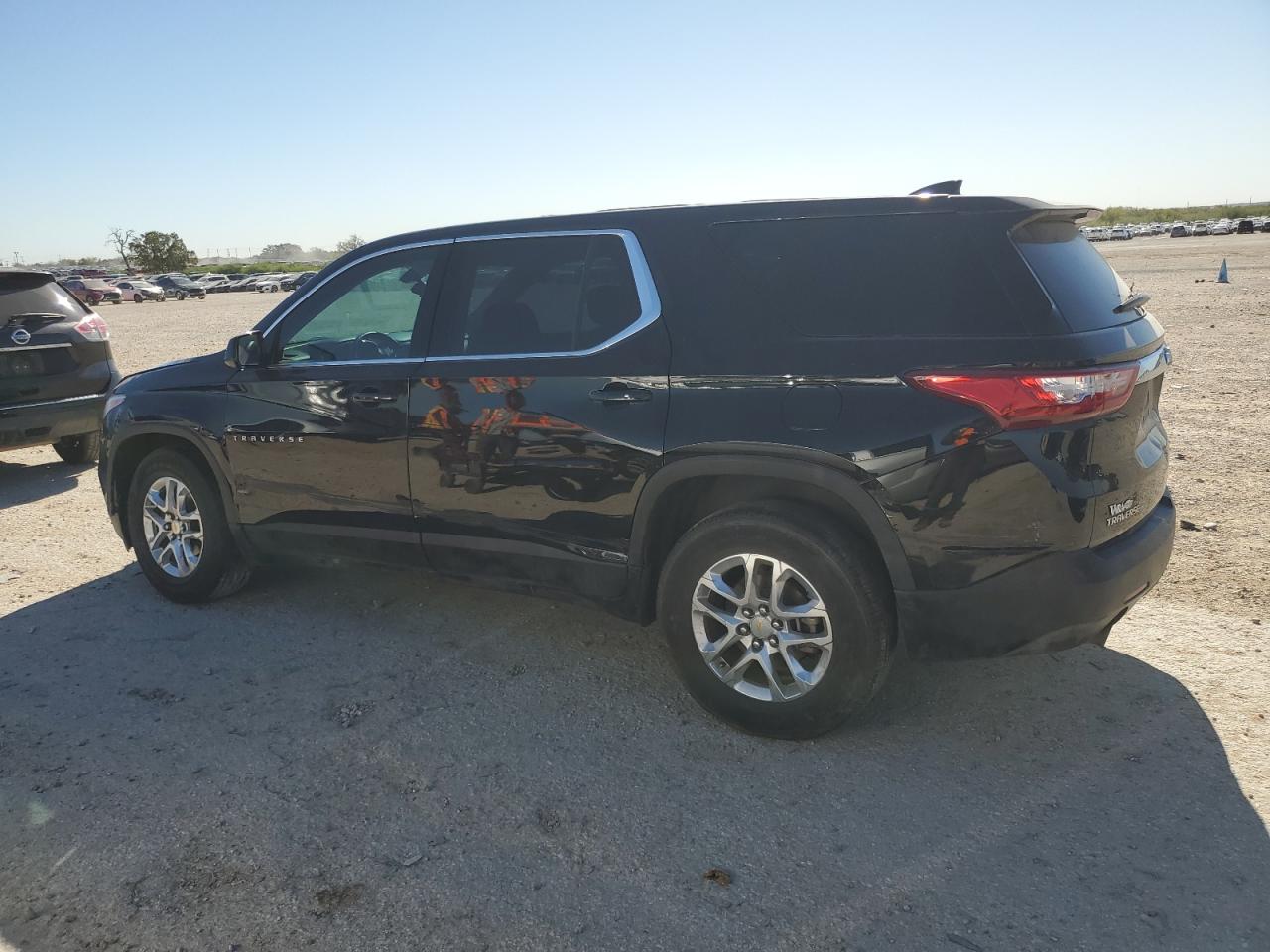 2020 Chevrolet Traverse - Image 2