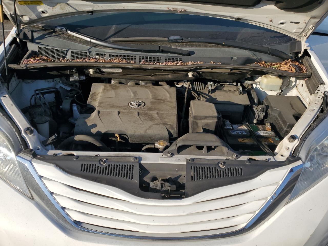2015 Toyota Sienna - Image 12