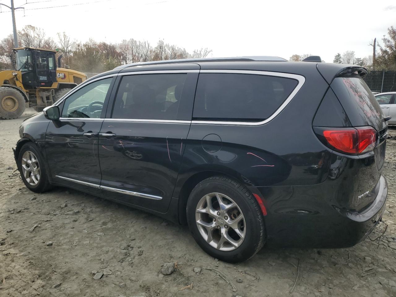 2017 Chrysler Pacifica - Image 2