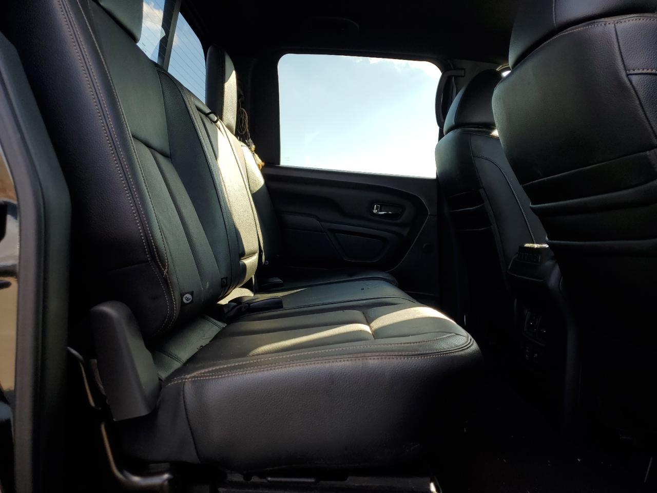 2019 Nissan Titan - Image 10