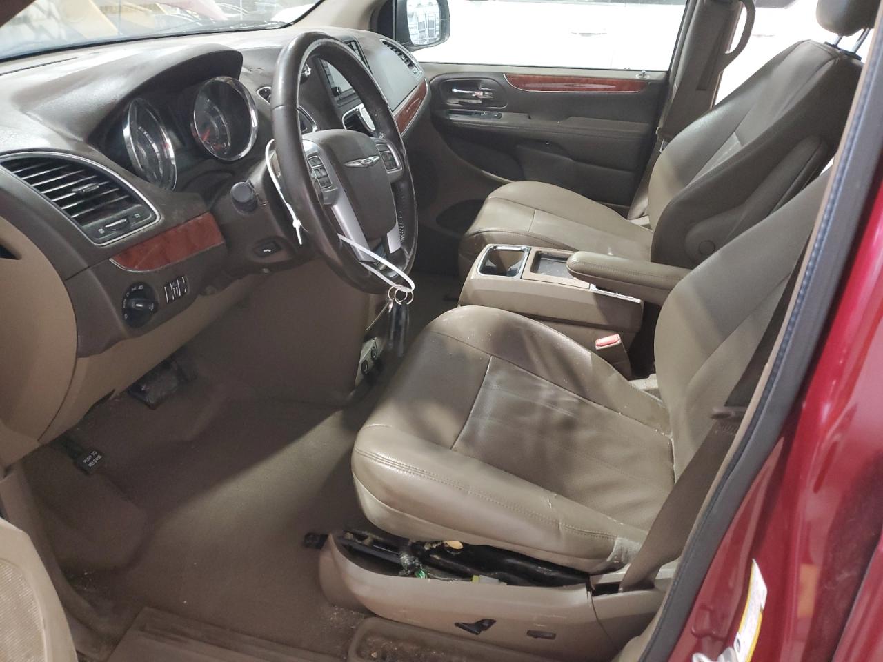2014 Chrysler Town & Country - Image 7