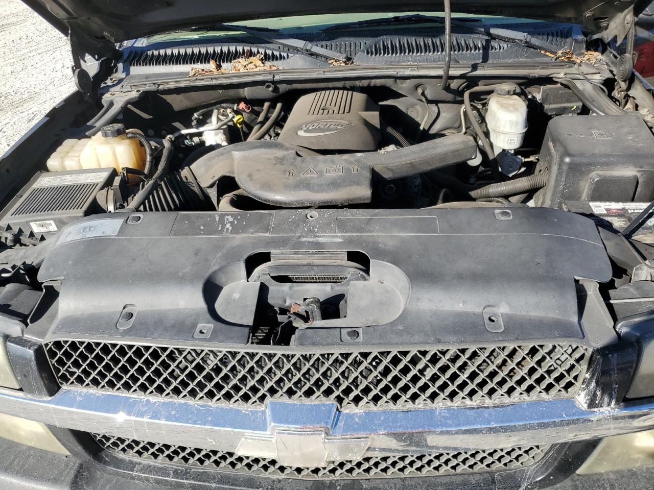 2005 Chevrolet Avalanche - Image 11