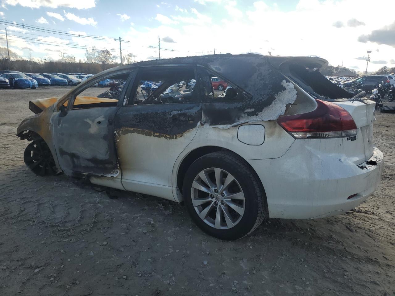 2014 Toyota Venza - Image 2