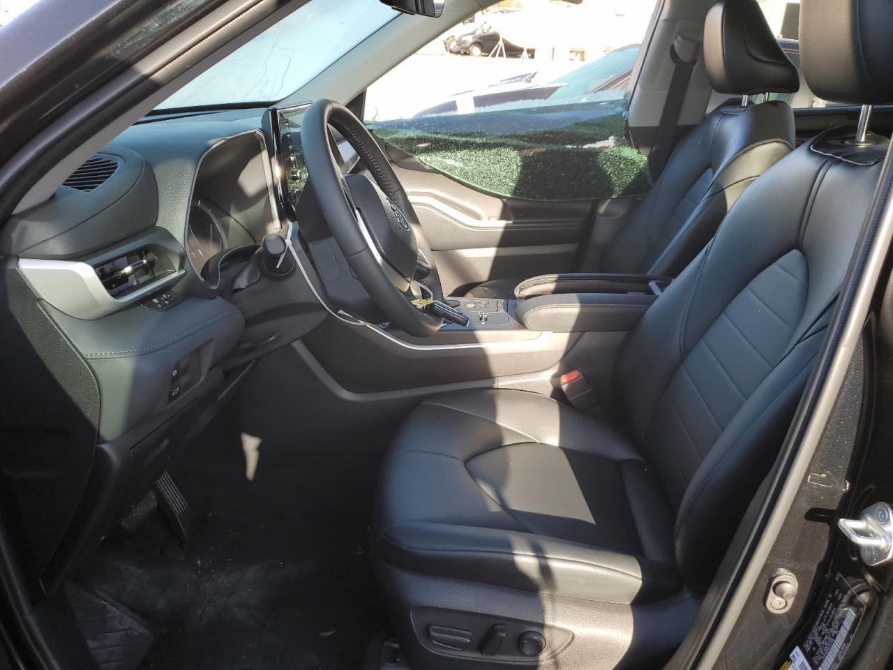 2022 Toyota Highlander - Image 7