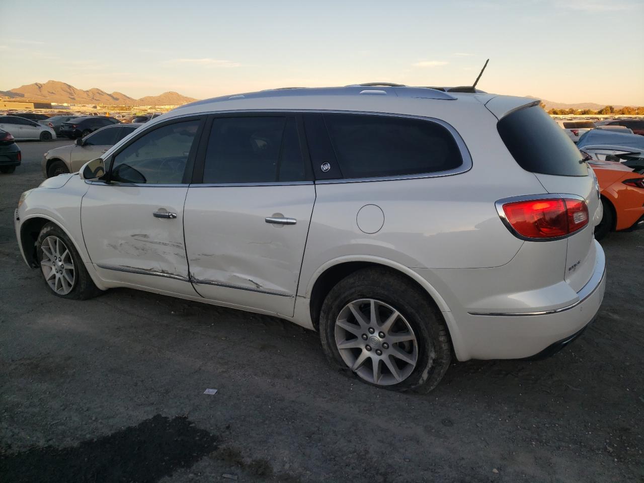 VIN 5GAKRBKD2GJ160042 2016 BUICK ENCLAVE no.2