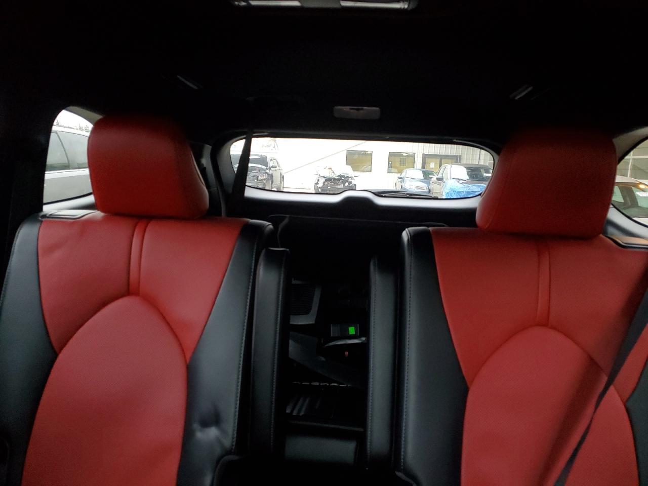 2022 Toyota Highlander - Image 10