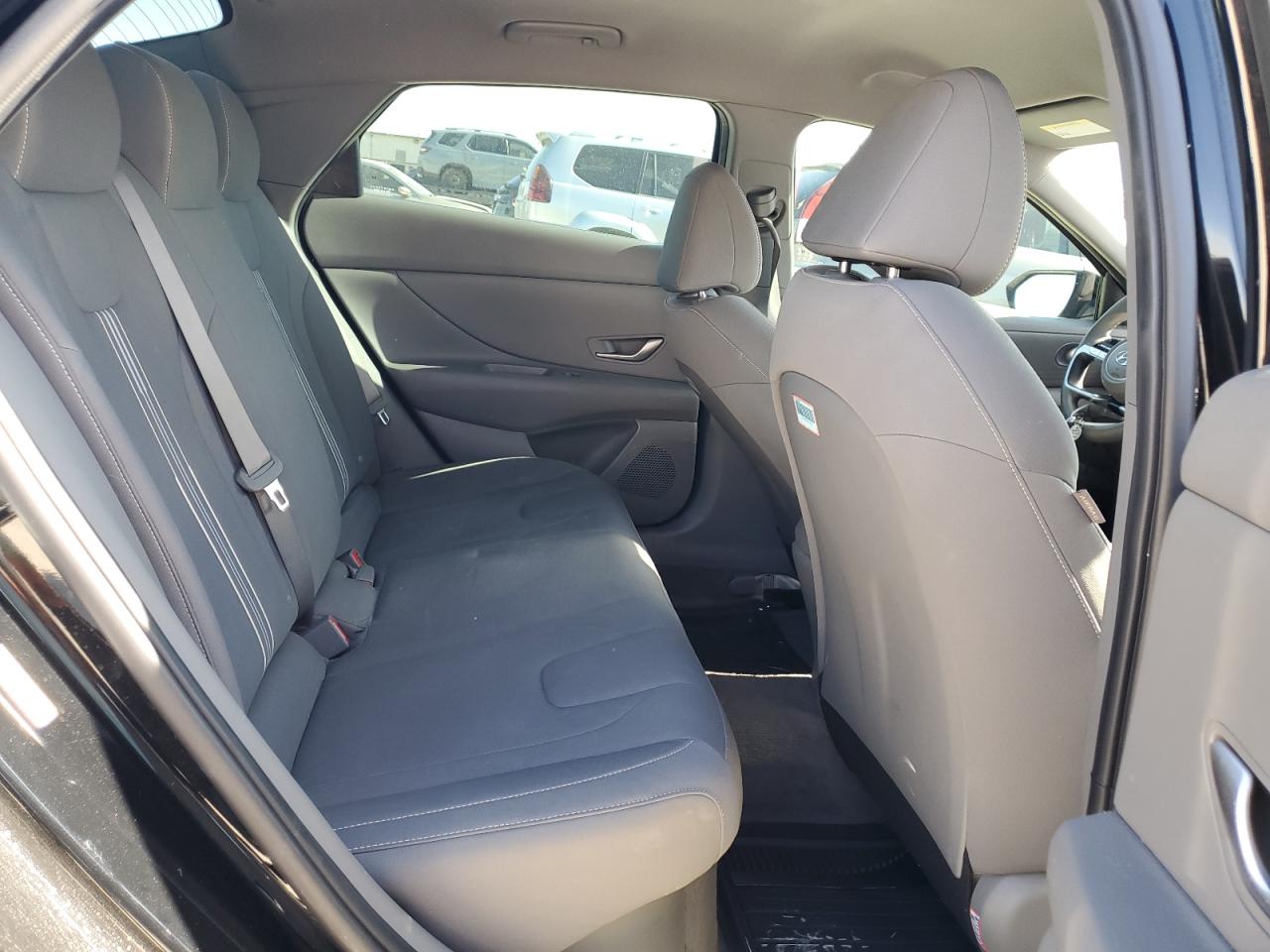 2022 Hyundai Elantra - Image 10