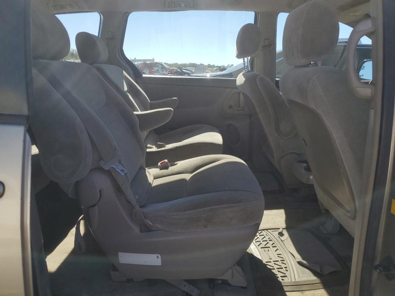 2007 Toyota Sienna - Image 11