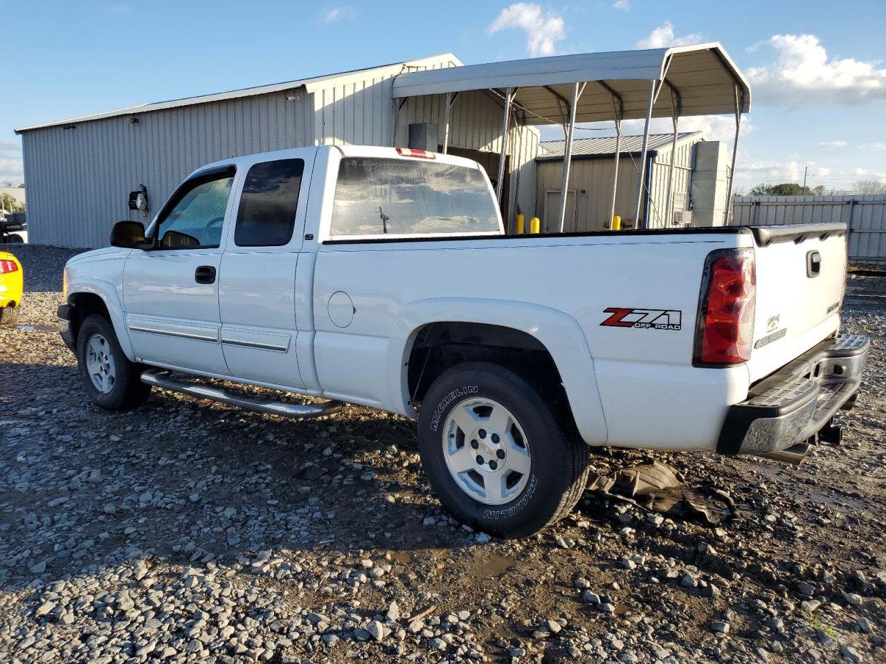 2005 Chevrolet Silverado - Image 2