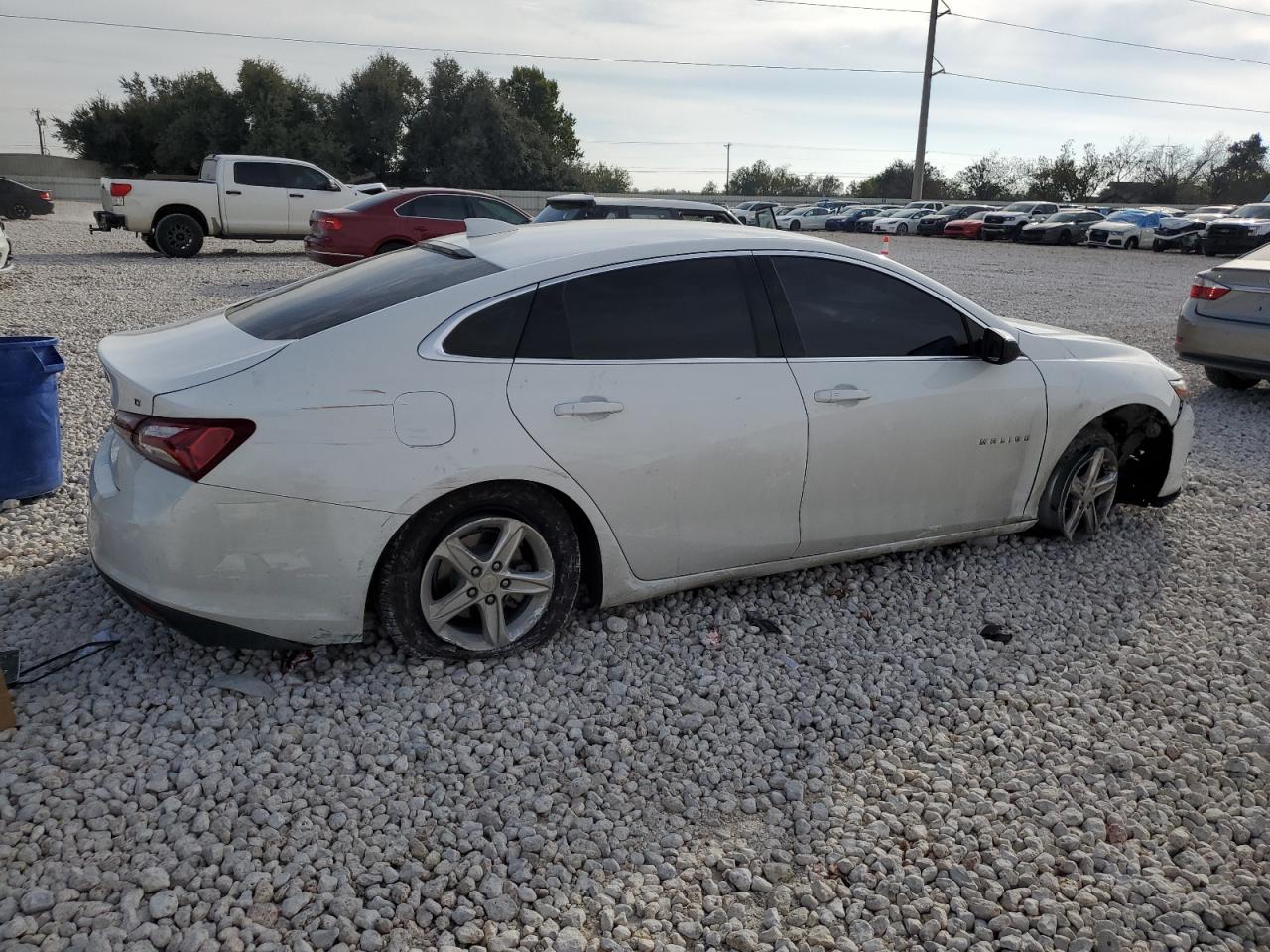 2022 Chevrolet Malibu - Image 3