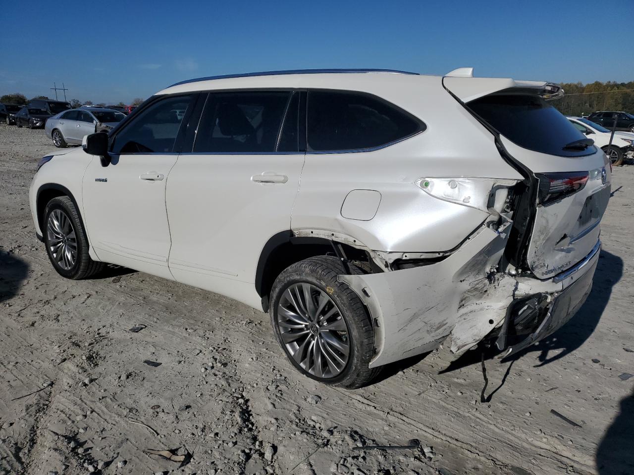 2021 Toyota Highlander - Image 2