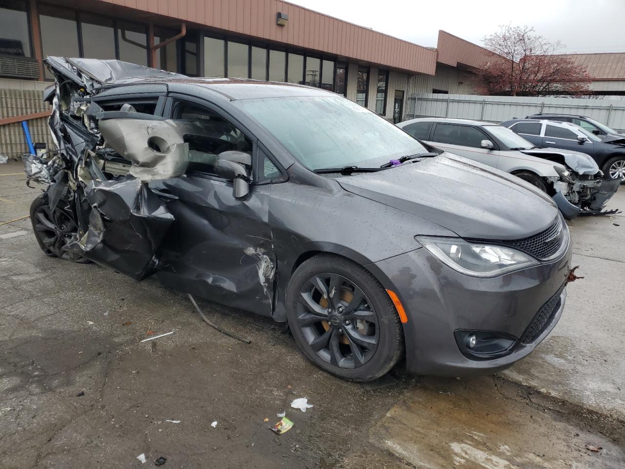 2018 Chrysler Pacifica - Image 4