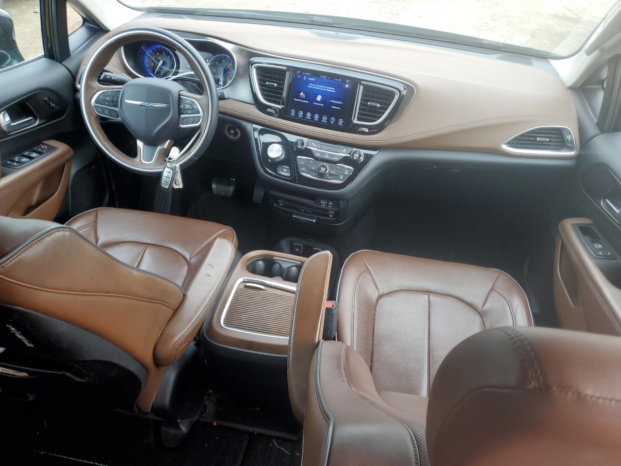 2017 Chrysler Pacifica - Image 8