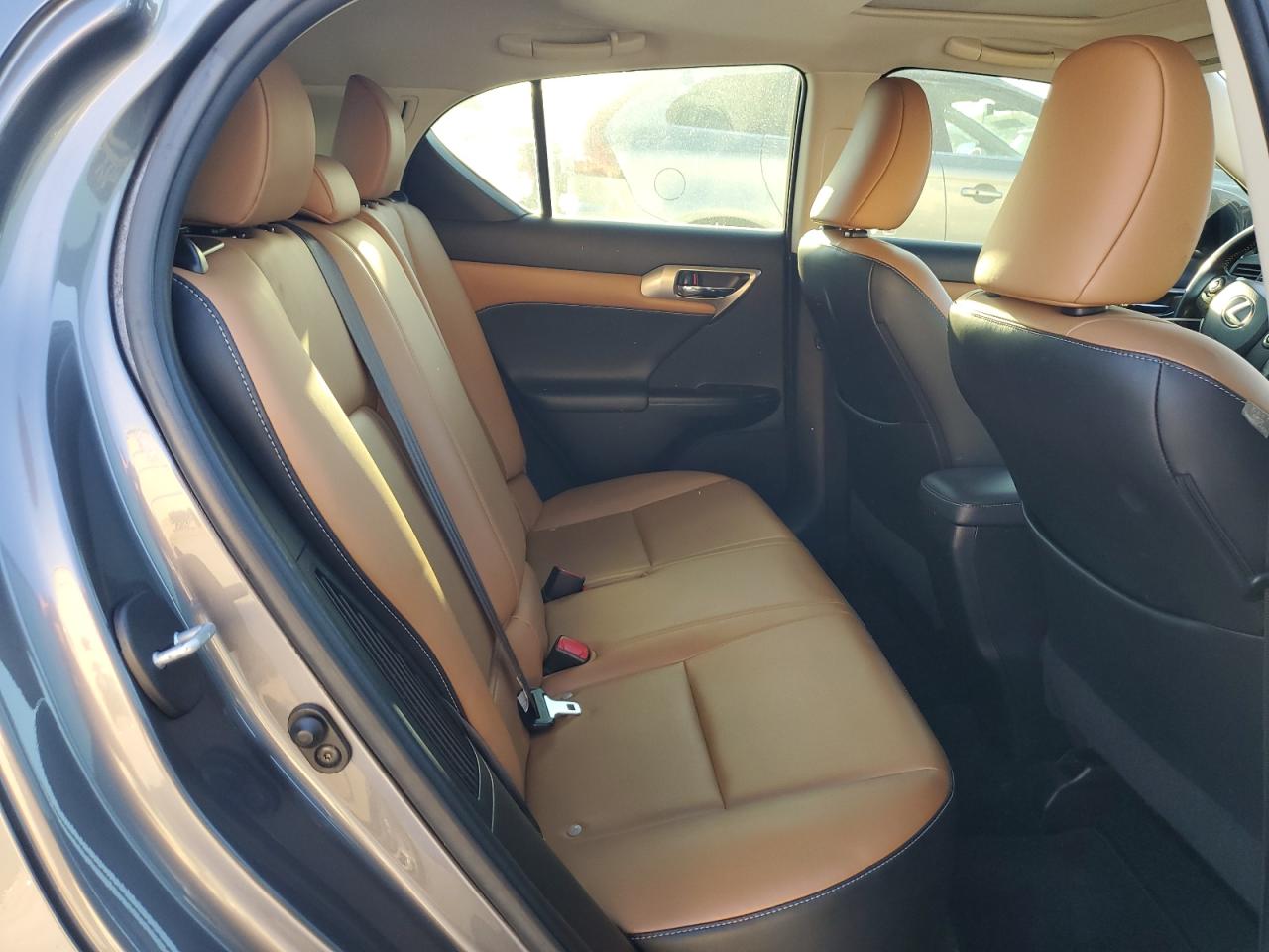 2015 Lexus CT - Image 10