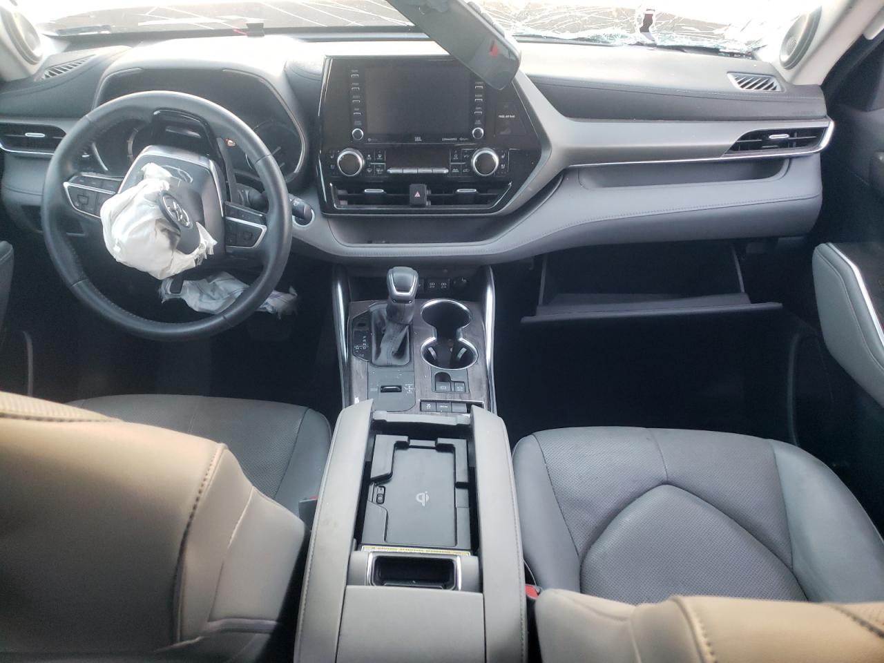 2021 Toyota Highlander - Image 8