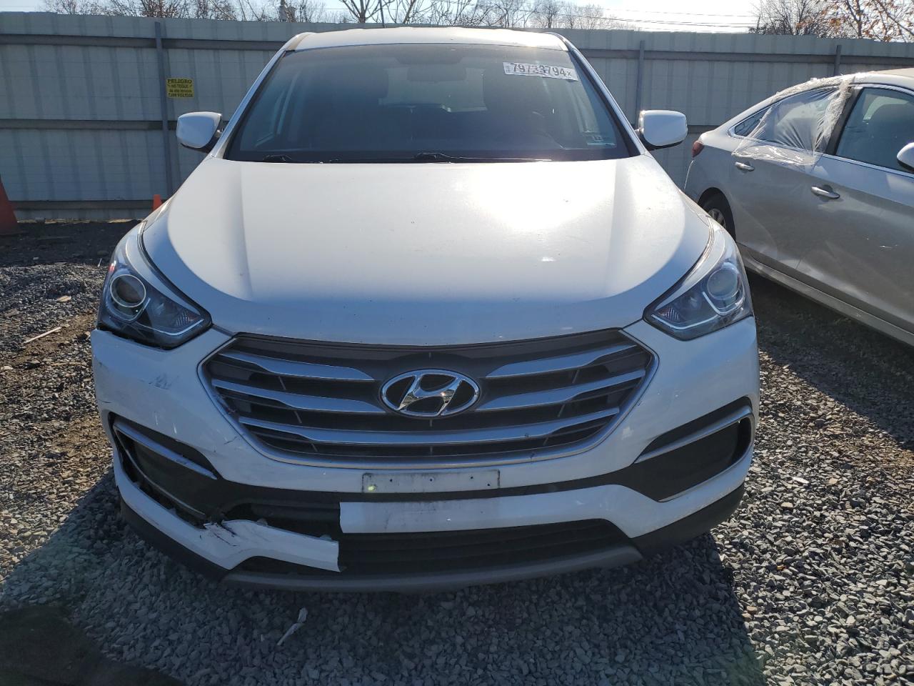 2018 Hyundai Santa Fe - Image 5