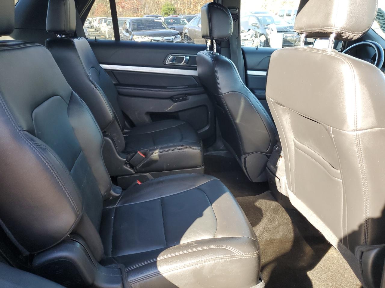 2017 Ford Explorer - Image 12