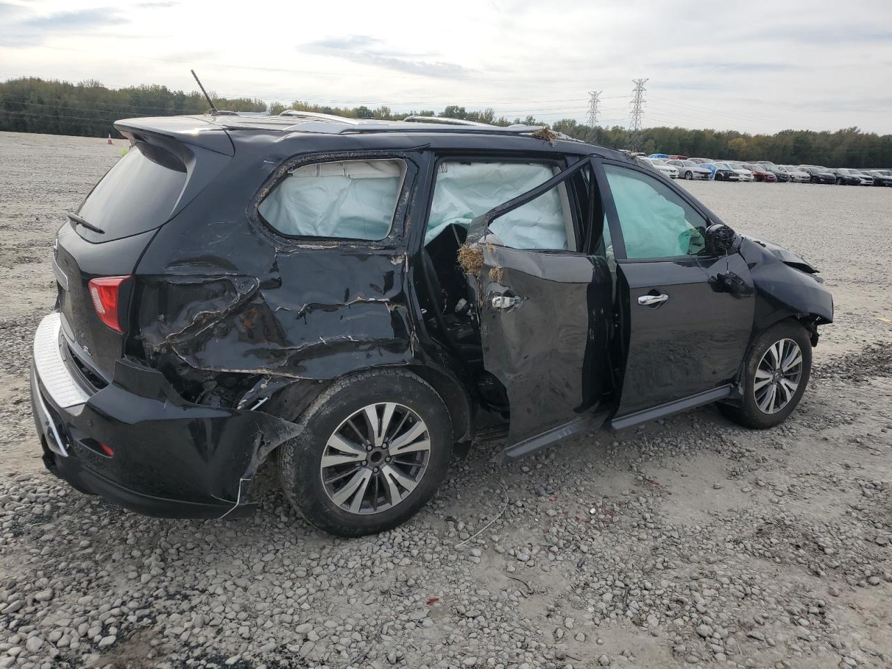 2017 Nissan Pathfinder - Image 3