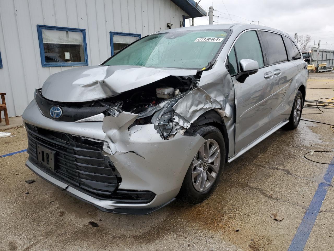 Pekin, IL에서 판매 중인 2022 Toyota Sienna Le - Front End
