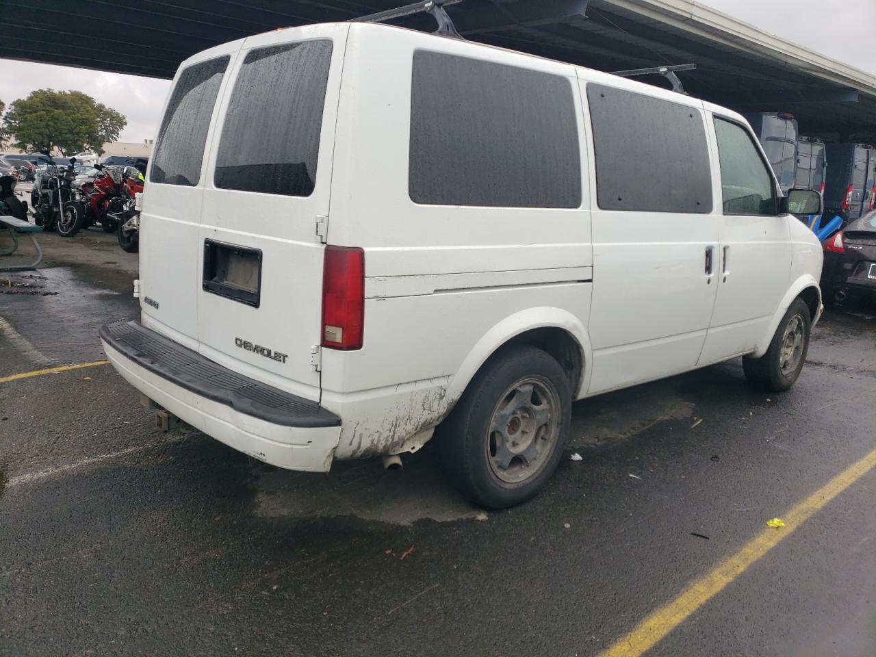2003 Chevrolet Astro - Image 3
