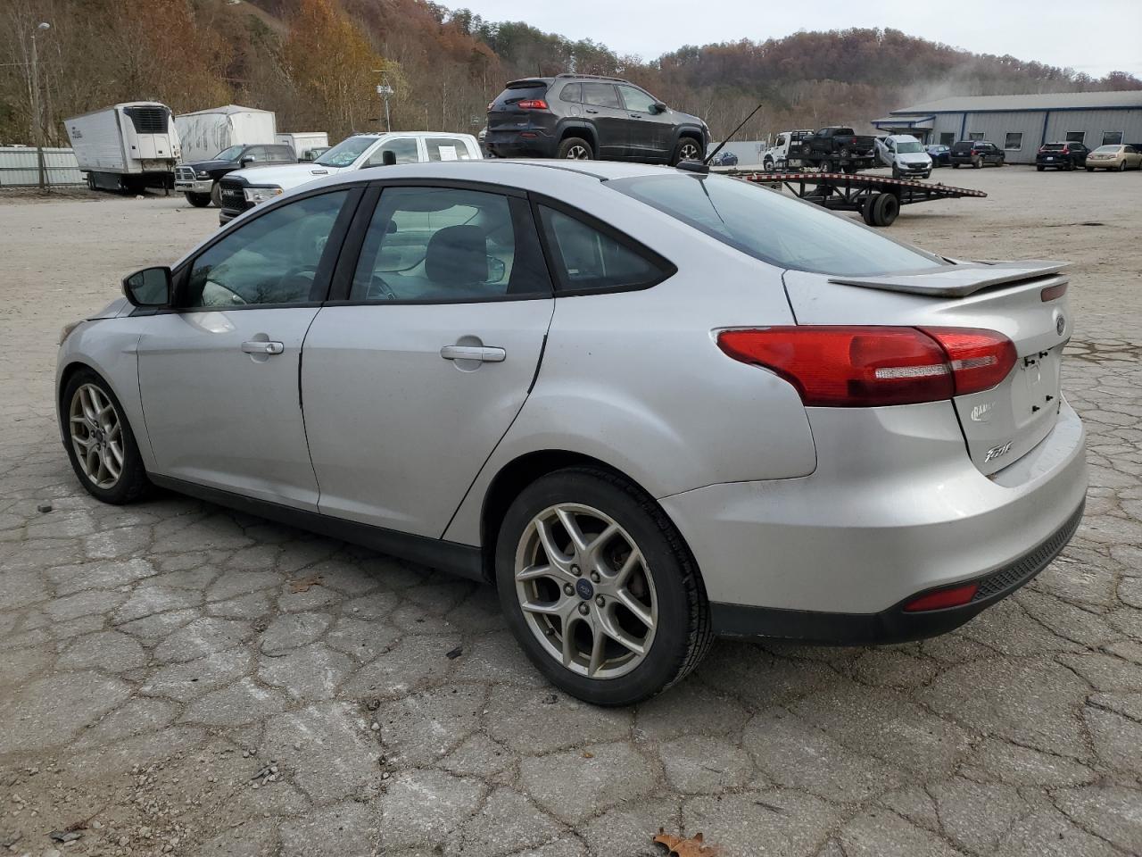 VIN 1FADP3F29FL318543 2015 FORD FOCUS no.2