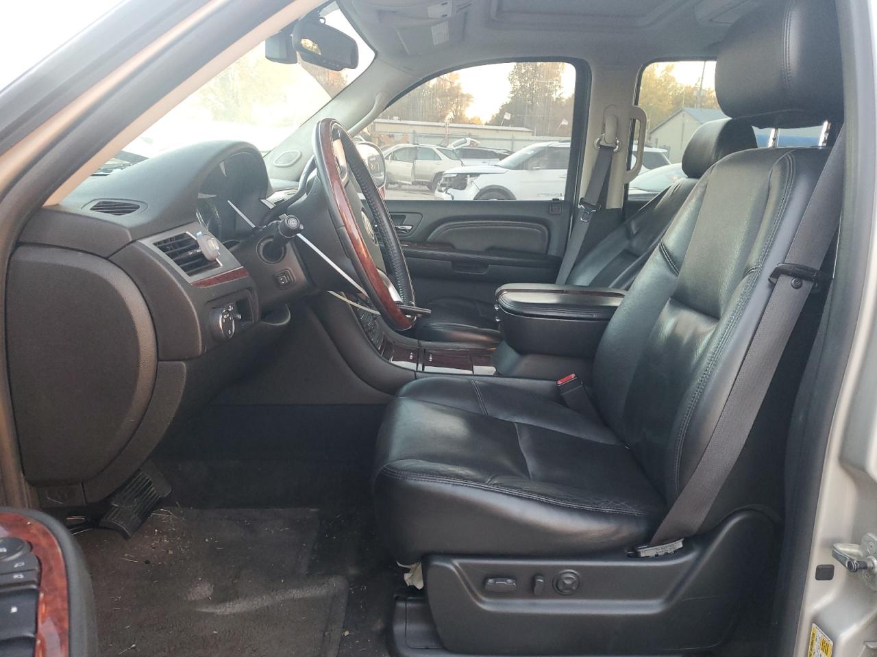 2009 Cadillac Escalade Luxury VIN: 1GYFK23229R241235 Lot: 45845155