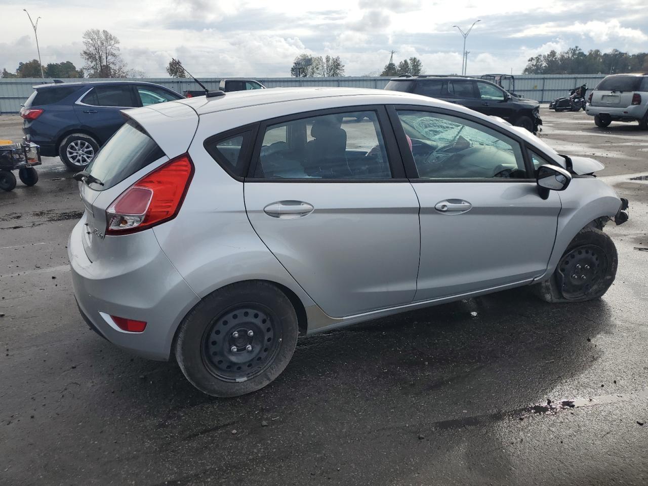 VIN 3FADP4TJ2FM179789 2015 FORD FIESTA no.3