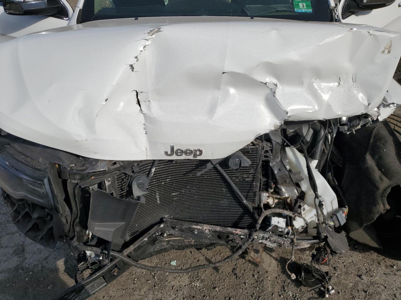 2018 Jeep Grand Cherokee - Image 14