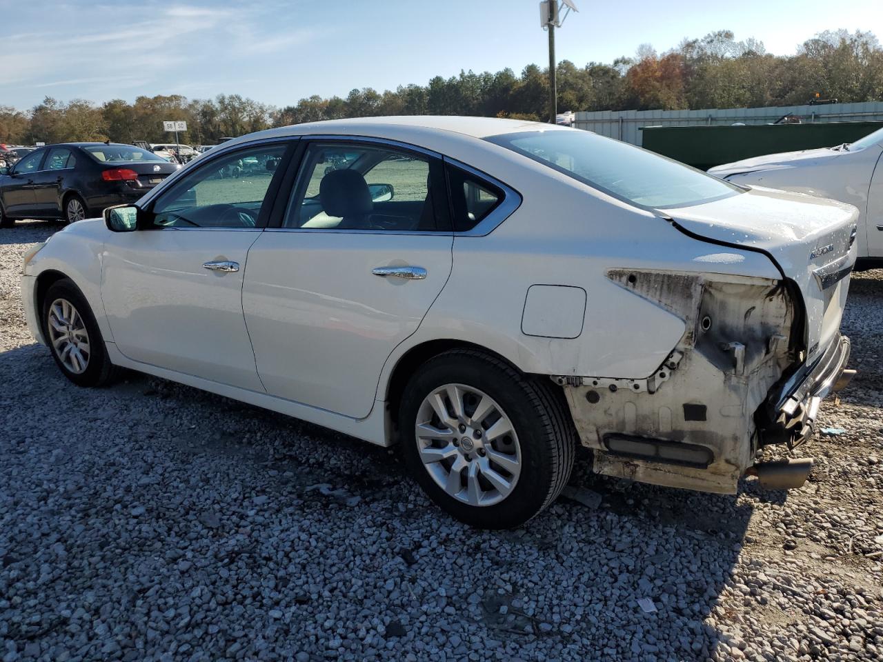 2015 Nissan Altima - Image 2